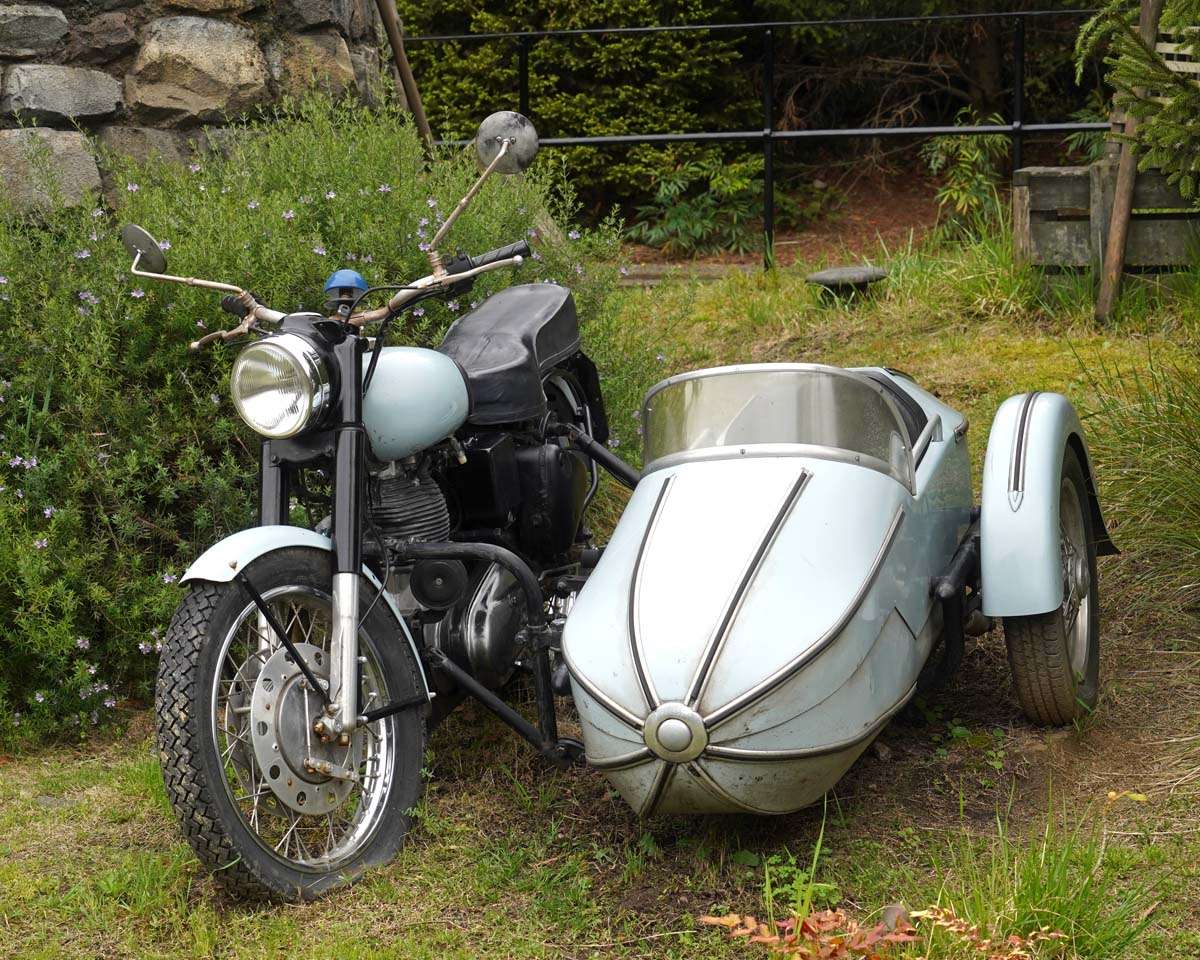 Hagrid's motorbike in queue for Flight of the Hippogriff