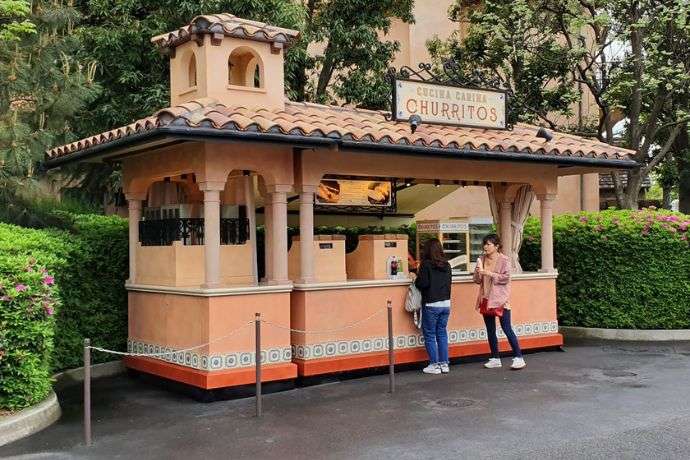 Universal Studios Japan - Churritos Food Truck