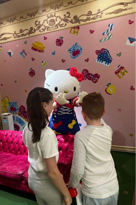 High 5 with Hello Kitty