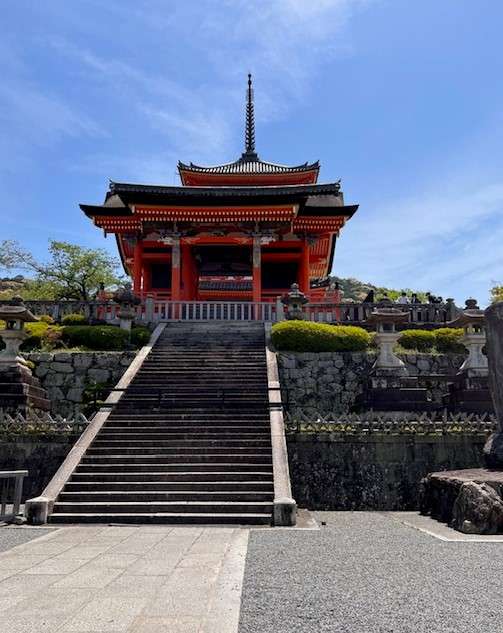 Kiyomizu-dera - What everyone see at the main entrance