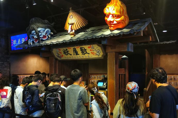 People waiting in line for Mystic Mansion Tale of Pandemonium