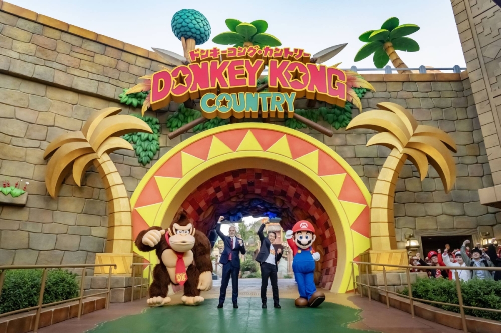 Donkey Kong Country Entrance inside USJ