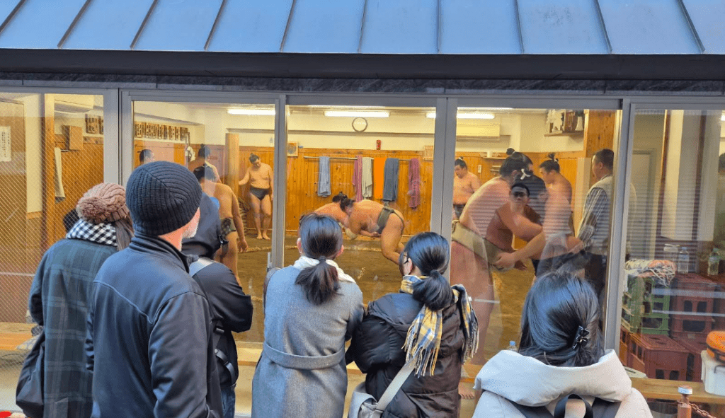 Watching-Sumo-Training-through-the-Window-at-Arashio-Beya-Sumo-Stable-in-Tokyo-1024x591.png
